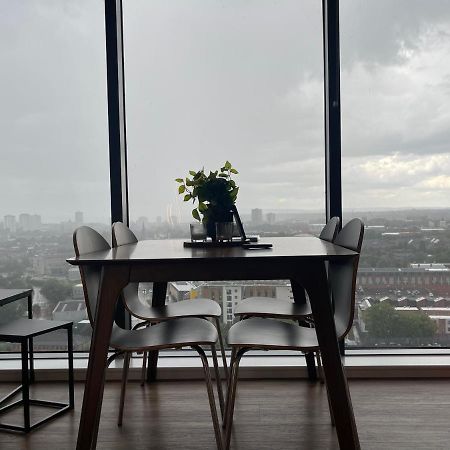 Luxury 2 Bedroom En-Suite Apartment Balcony Views Manchester Eksteriør billede