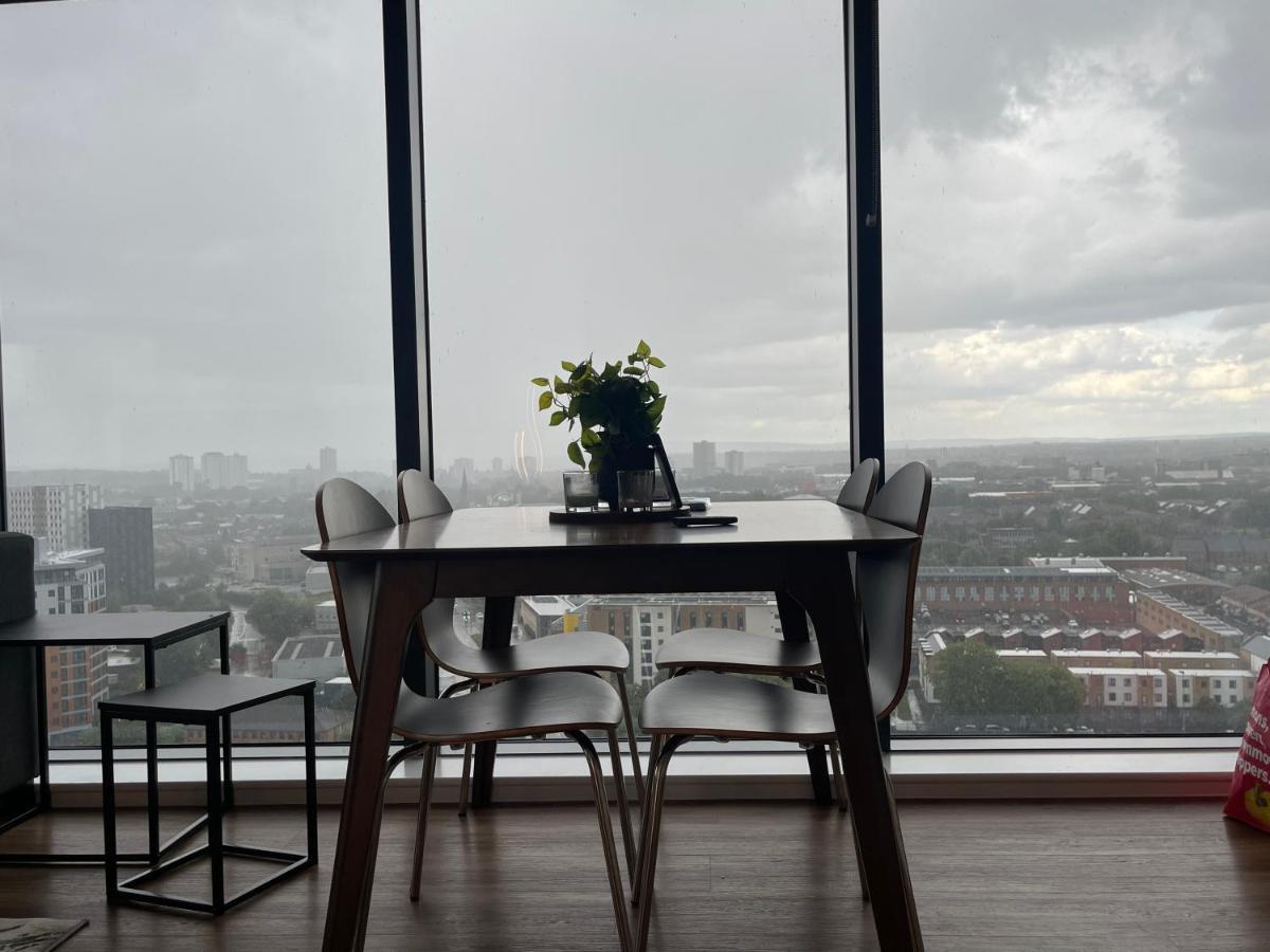 Luxury 2 Bedroom En-Suite Apartment Balcony Views Manchester Eksteriør billede