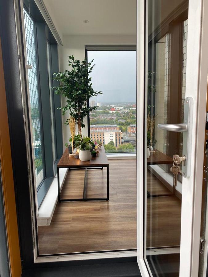 Luxury 2 Bedroom En-Suite Apartment Balcony Views Manchester Eksteriør billede