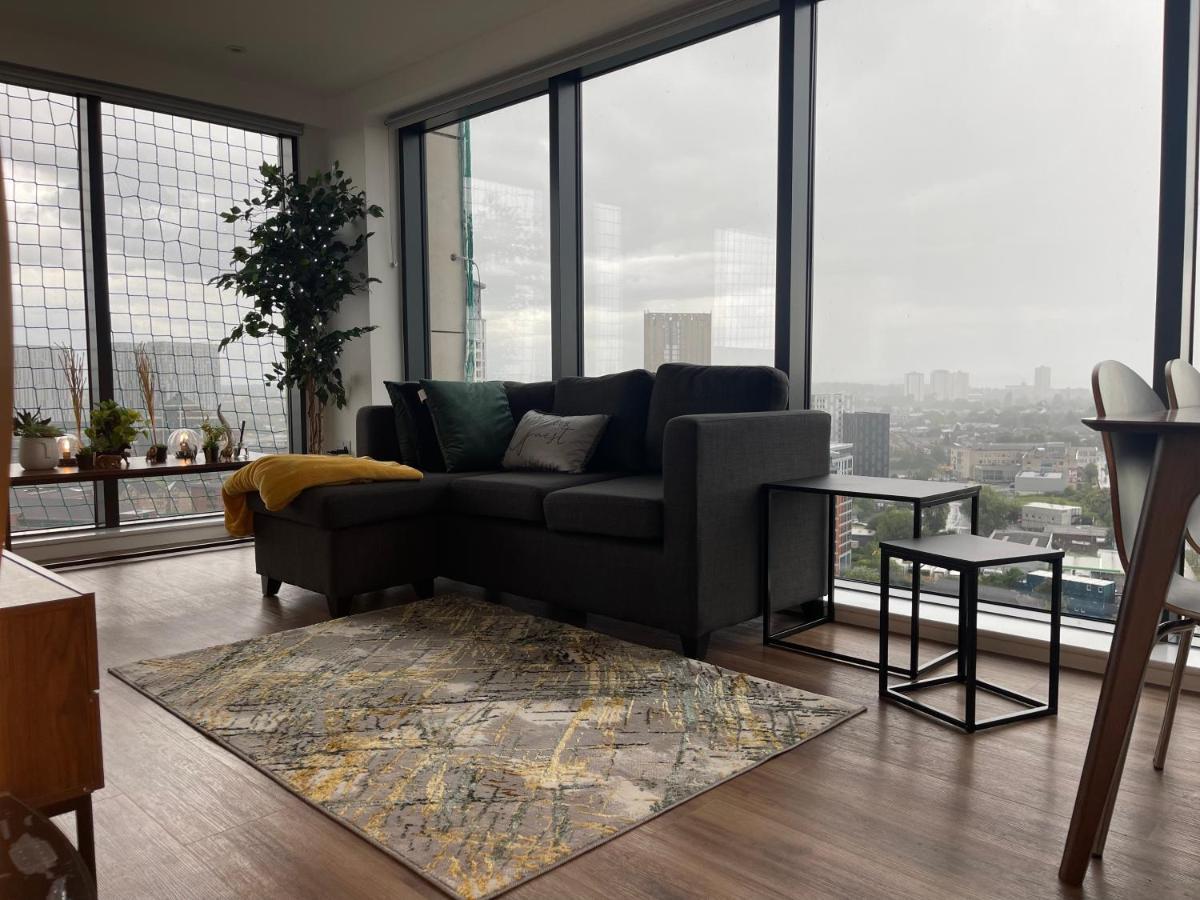 Luxury 2 Bedroom En-Suite Apartment Balcony Views Manchester Eksteriør billede
