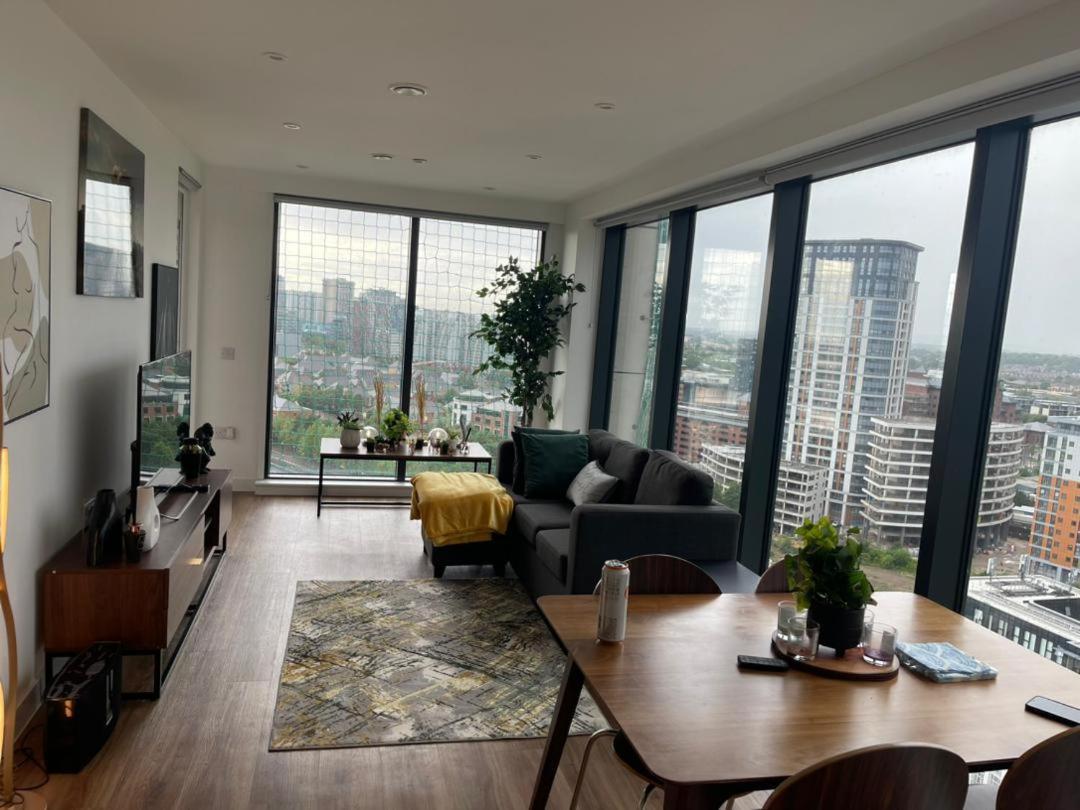 Luxury 2 Bedroom En-Suite Apartment Balcony Views Manchester Eksteriør billede
