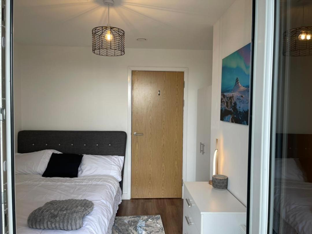 Luxury 2 Bedroom En-Suite Apartment Balcony Views Manchester Eksteriør billede